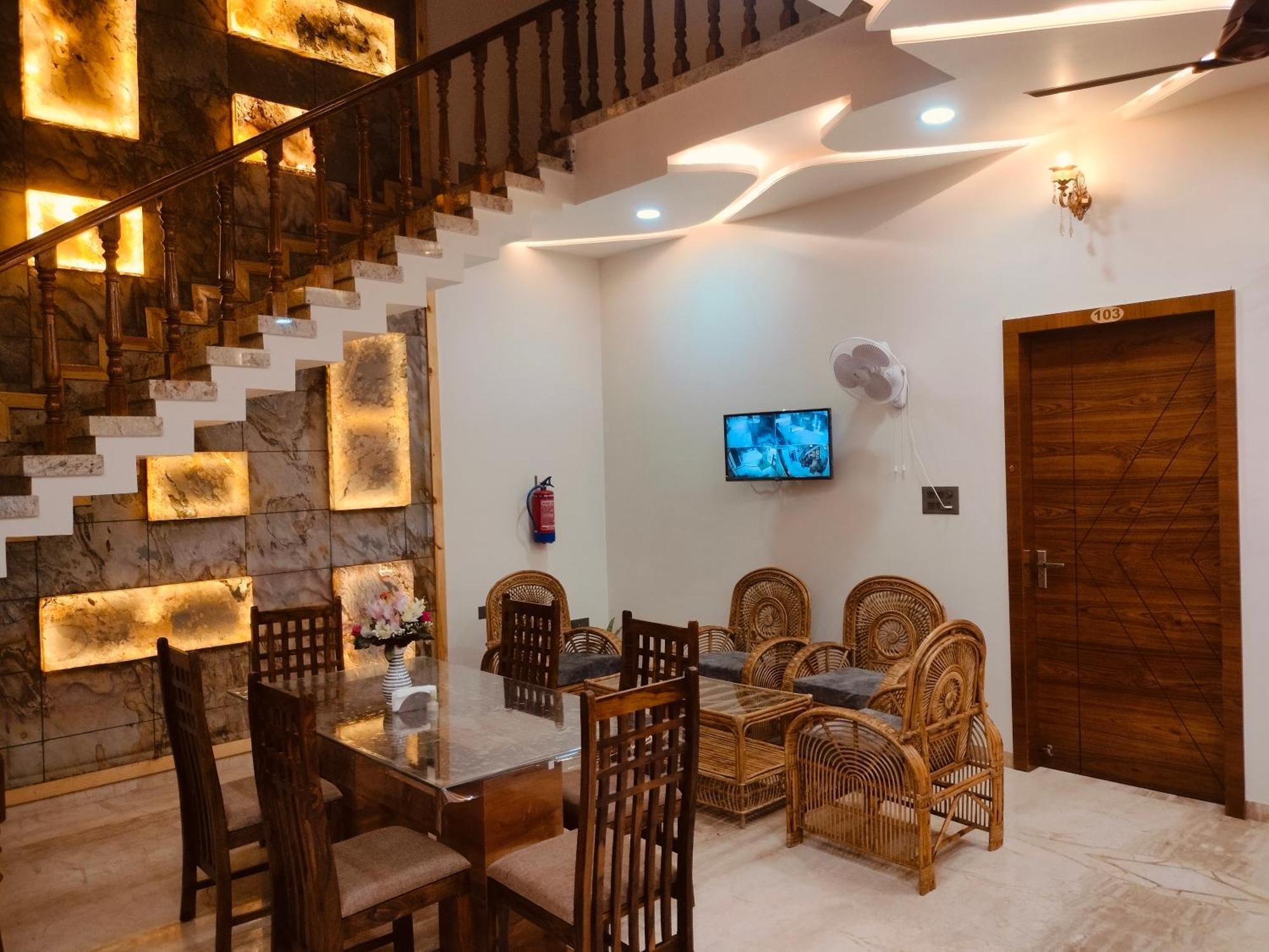 Amritam Palace A Luxury Ac Home Stay Ringas Ngoại thất bức ảnh