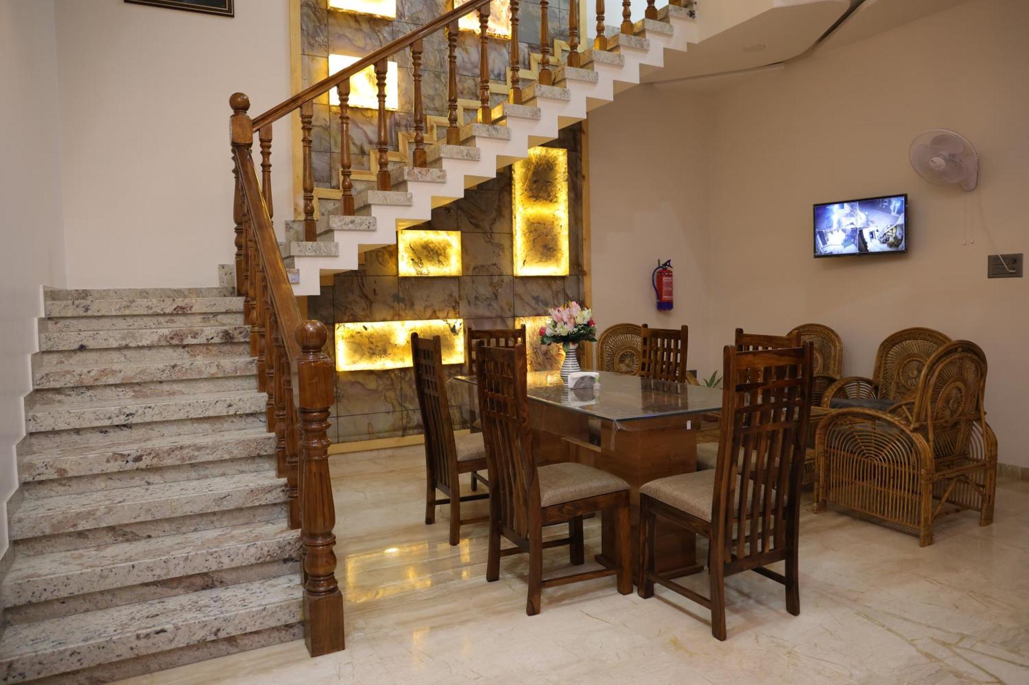 Amritam Palace A Luxury Ac Home Stay Ringas Ngoại thất bức ảnh